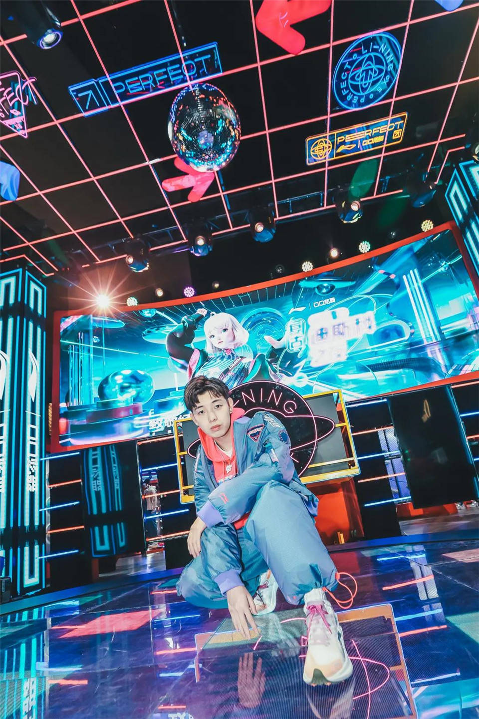 会蹦迪的快闪店丨李宁 x qq炫舞"致敬经典,星舞未来"