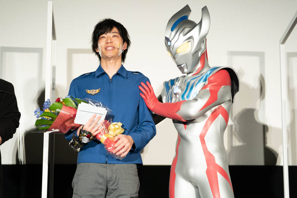 历代奥特曼交接的感人场景,小陆哭得最惨,然后客串的也最多