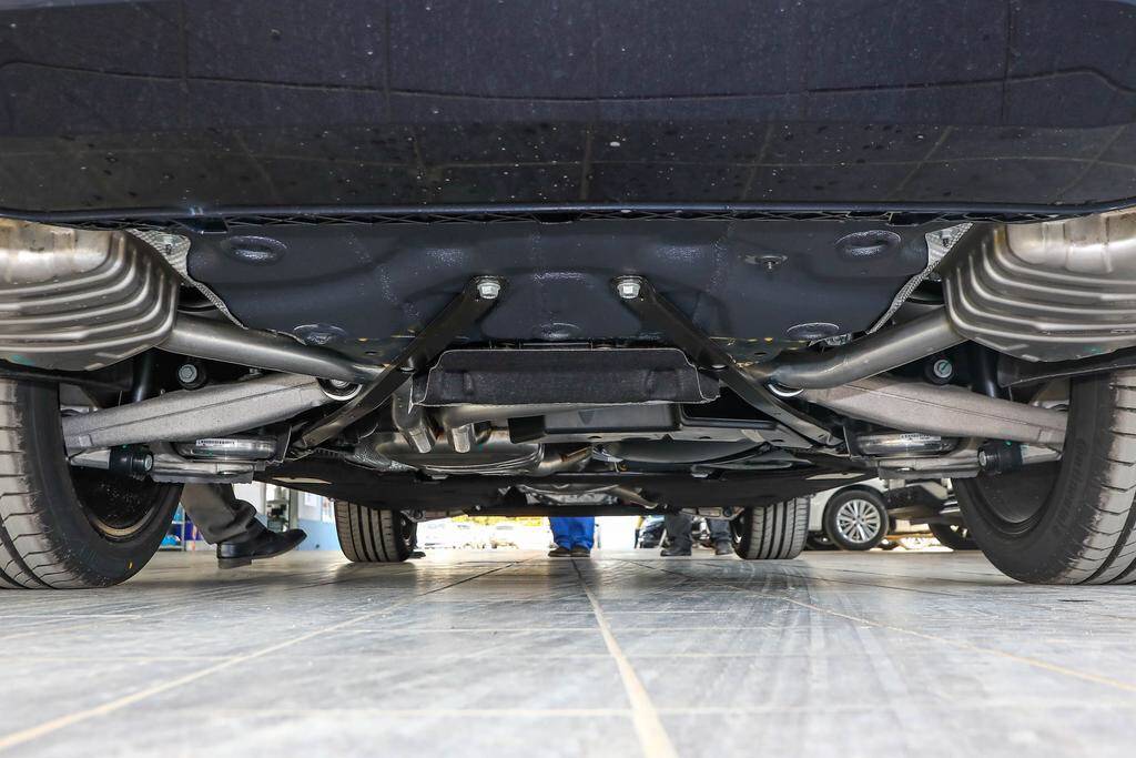 自适应空气悬架 纵置发动机,新辉昂无愧大众旗舰,豪车就该如此_手机搜