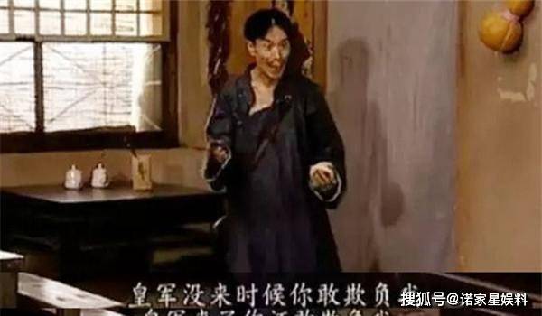 他48岁辞职当群演,因"汉奸"角色而走红,却因演得太像被人打