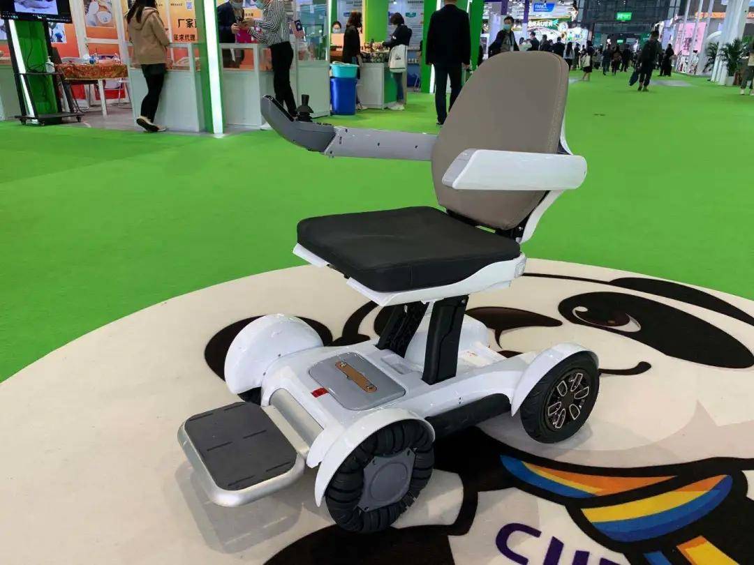 上海邦邦机器人最新发布的产品邦邦智能电动代步车是一款全新的科技型
