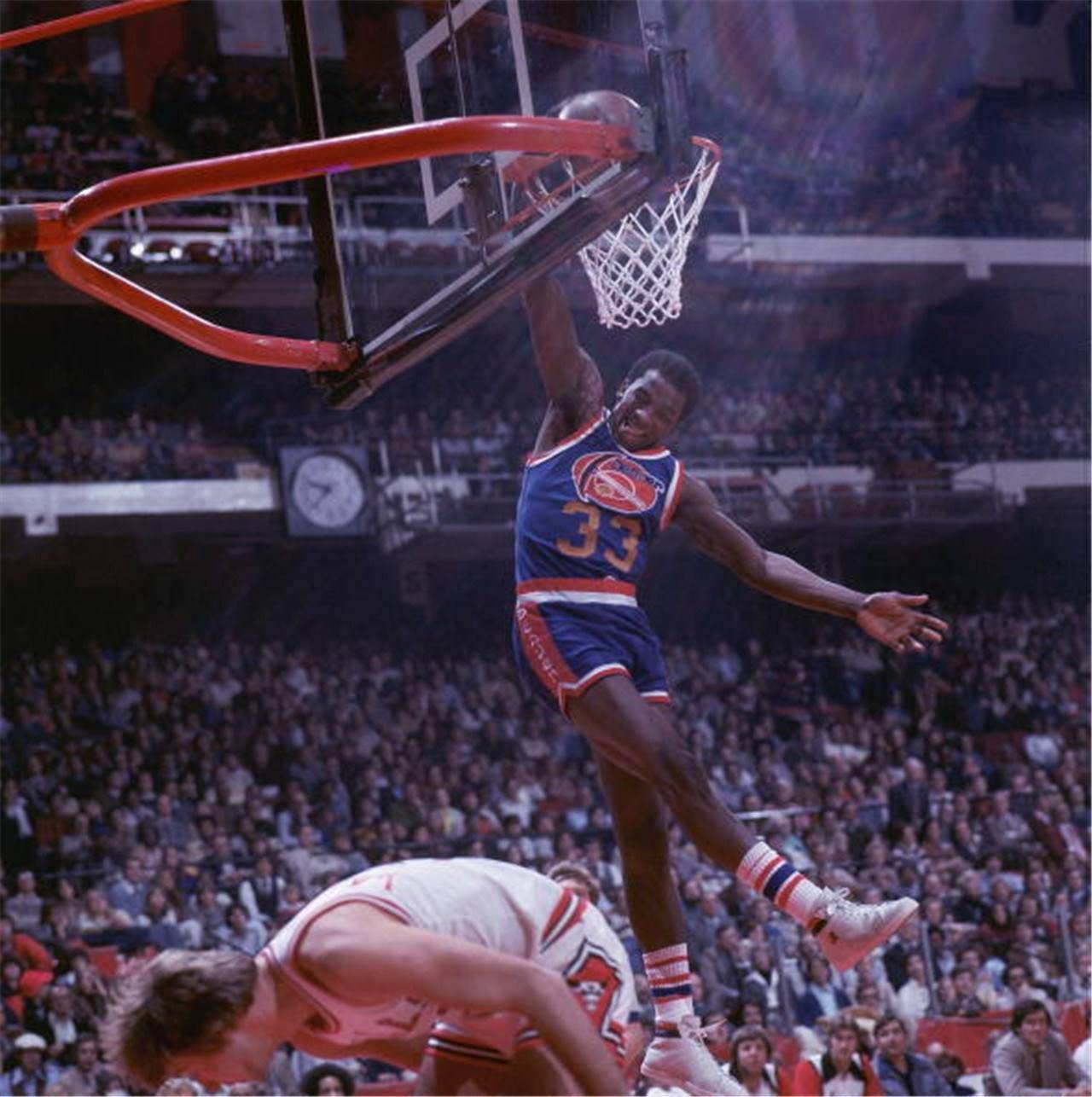 被噩运缠绕的一届:天赋不输乔丹的拜亚斯,为何死于非命?