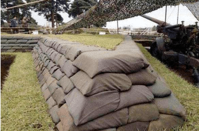 战场上树木和汽车都不能挡子弹,这样东西最不被看好却最实用_沙袋