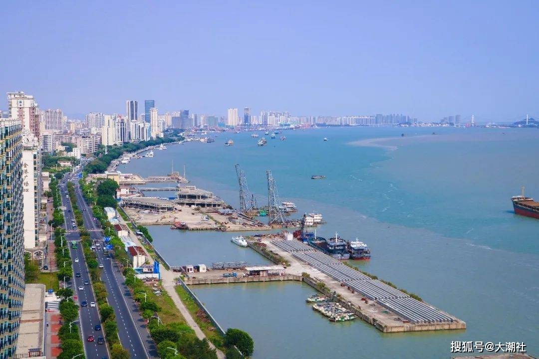直达潮汕新区东海岸,汕头湾北岸外滩海滨路,起于西城,爱了