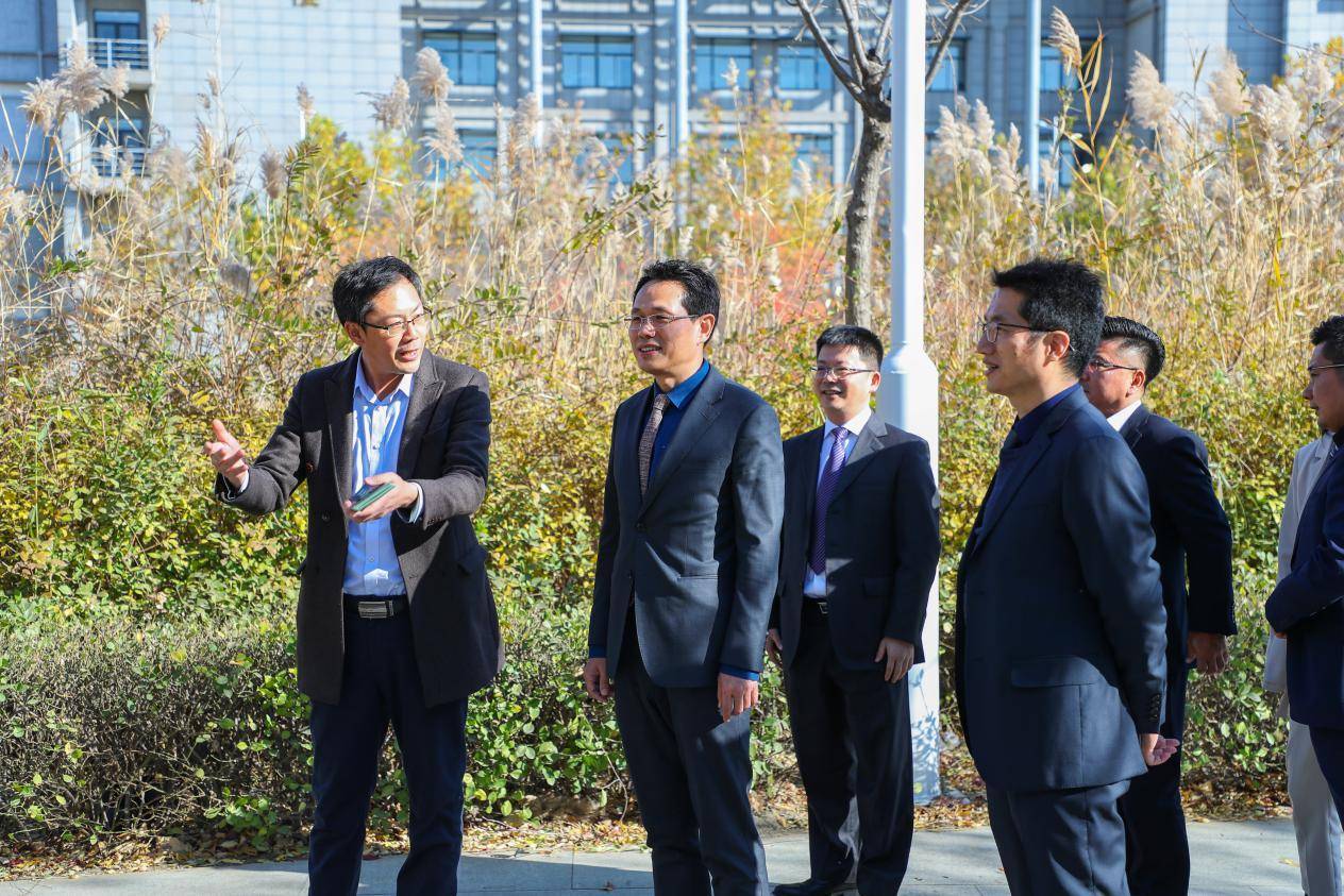 捐赠仪式之前,大唐地产集团总裁郝胜春,大唐地产集团副总裁兼天津公司