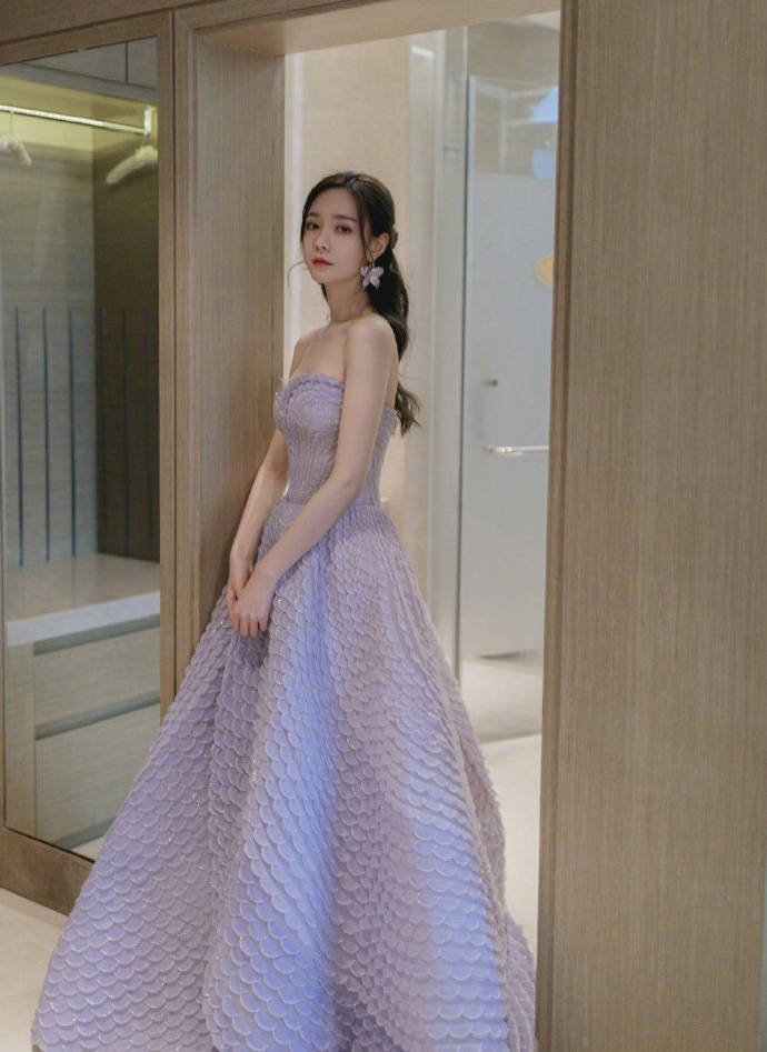 吴慷仁邵雨薇公开恋情# 据台媒,吴慷仁和绯闻女友邵雨薇被拍到深夜