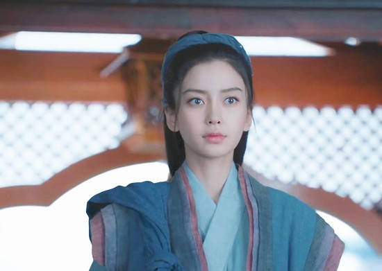 同样背着包袱,刘亦菲最美好,baby接地气,她却让人心疼死!_手机搜狐网