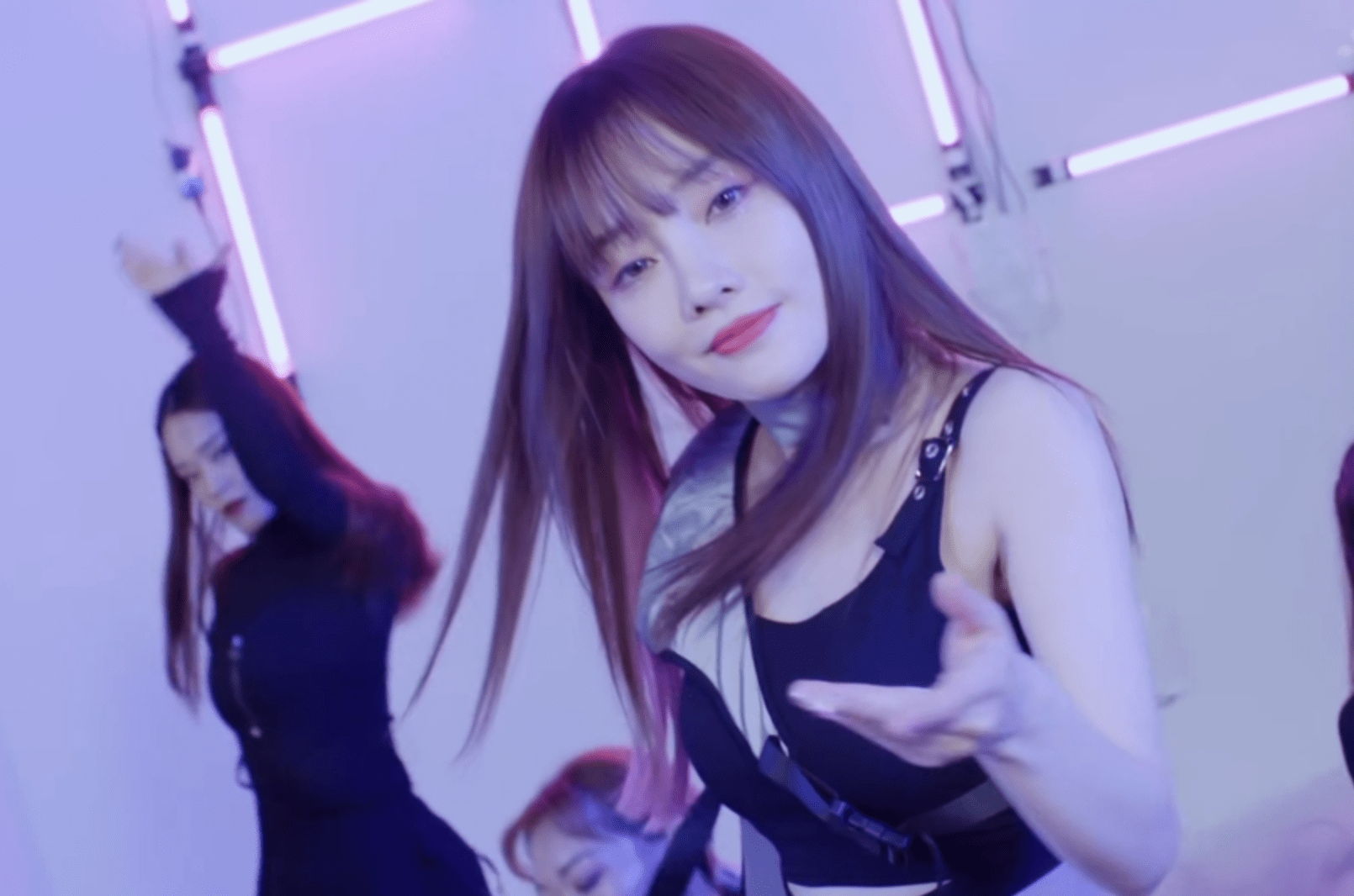 李小璐强势复出了新歌mv女团范儿十足颜值惊艳不输女爱豆