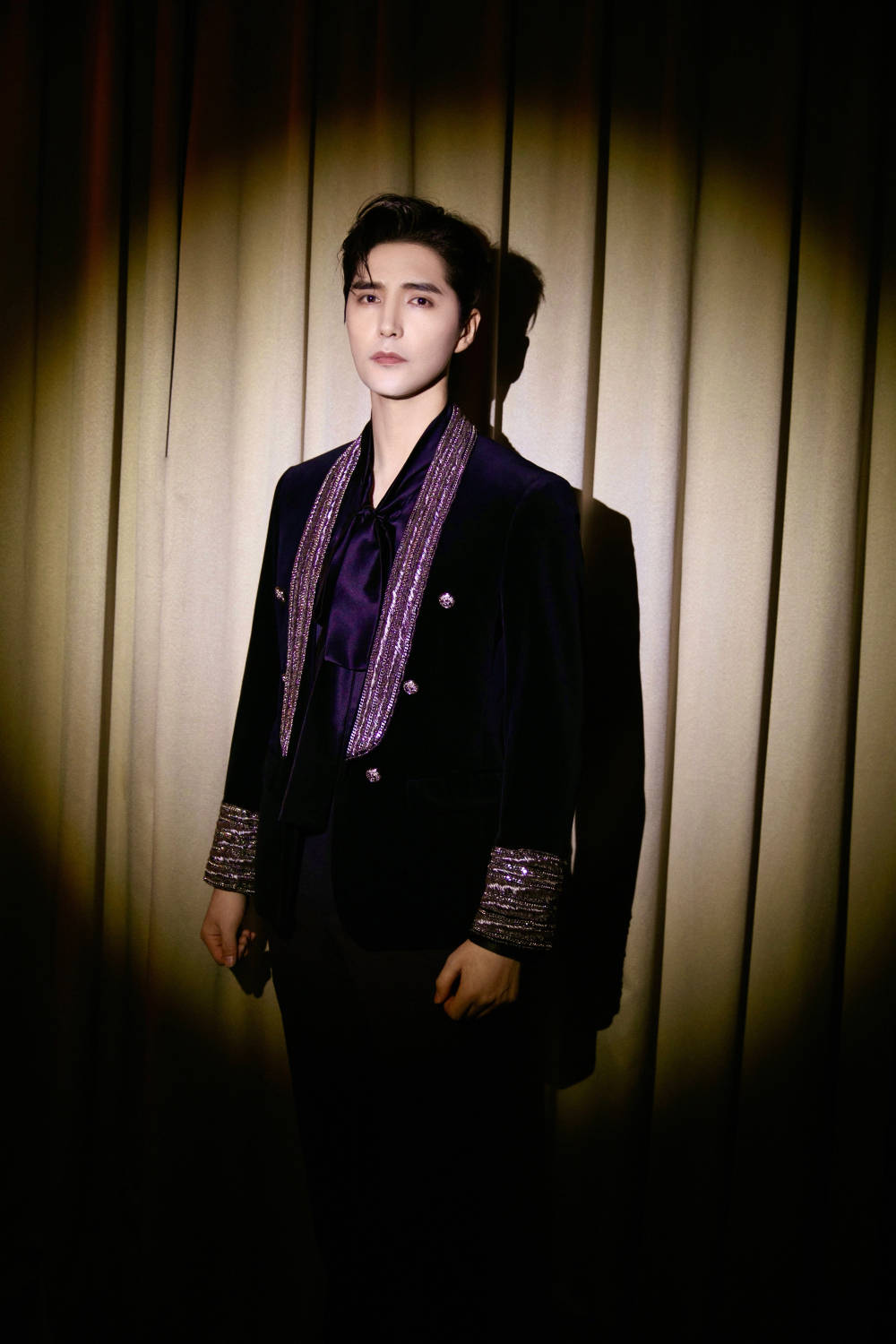 阿云嘎双十一舞台差点儿踩空 音乐剧现场依旧很稳-搜狐大视野-搜狐