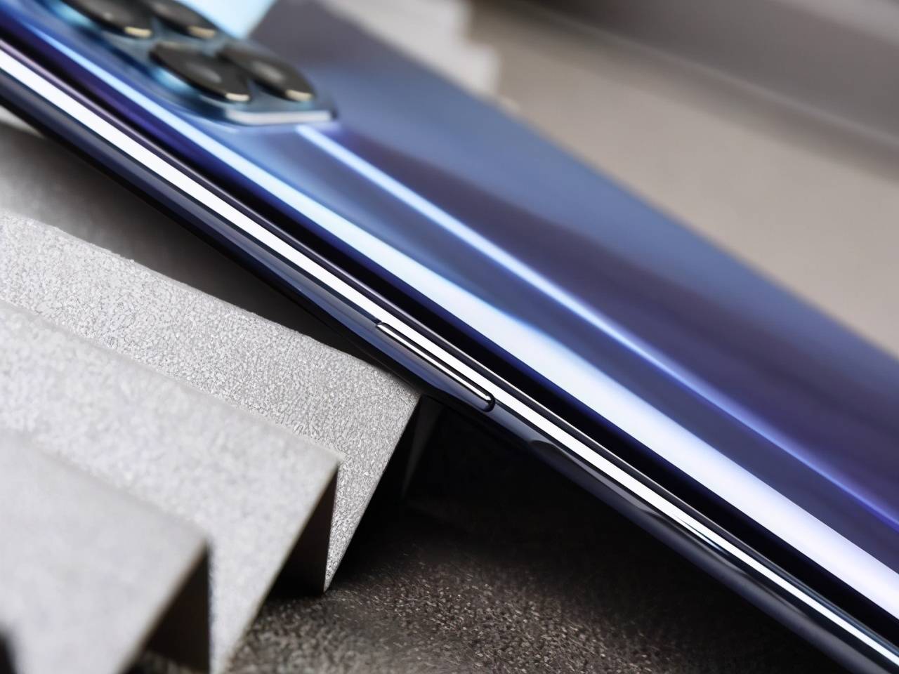 5k!华为oppo新机露锋芒,加速快充普及_reno