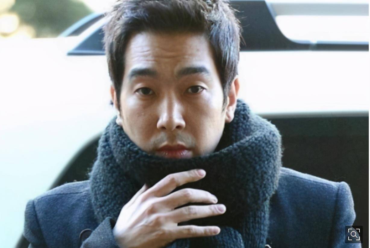 据了解,高英旭曾是韩国组合roora的一员,roora在九十年代红极一时