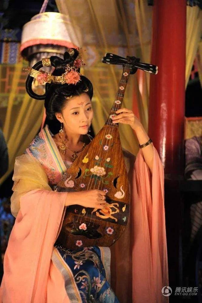 魂断马嵬驿的杨贵妃,回首一生,只能笑自己是一个王朝的牺牲品