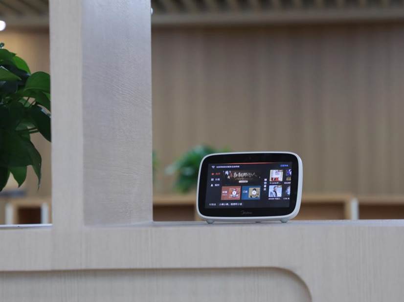 智慧生活一语即达小美ai触屏音箱评测