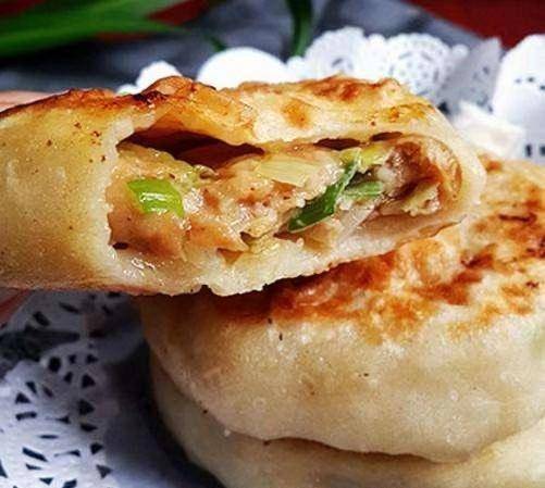 原创猪肉酸菜馅饼,色泽金黄,口感软糯,酸爽开胃,好吃不油腻!