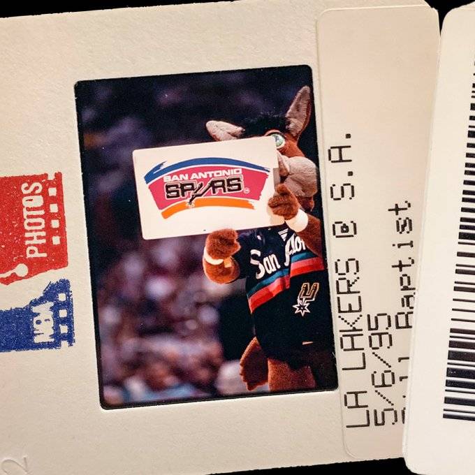 组图 马刺官方晒老照片透露新城市版球衣配色 搜狐大视野 搜狐新闻