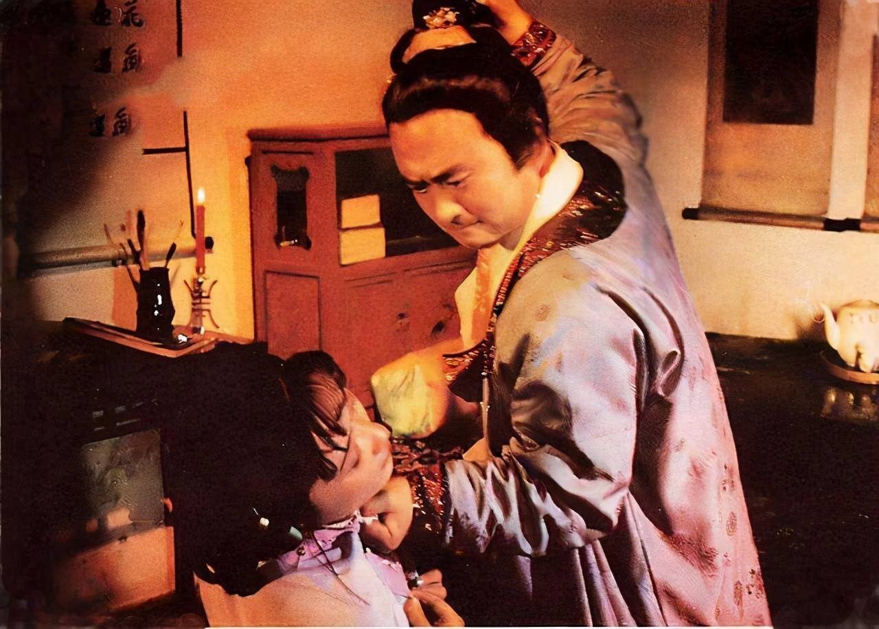 红楼梦:那个微不足道的小人物,才是红楼梦中改变甄英莲命运的人