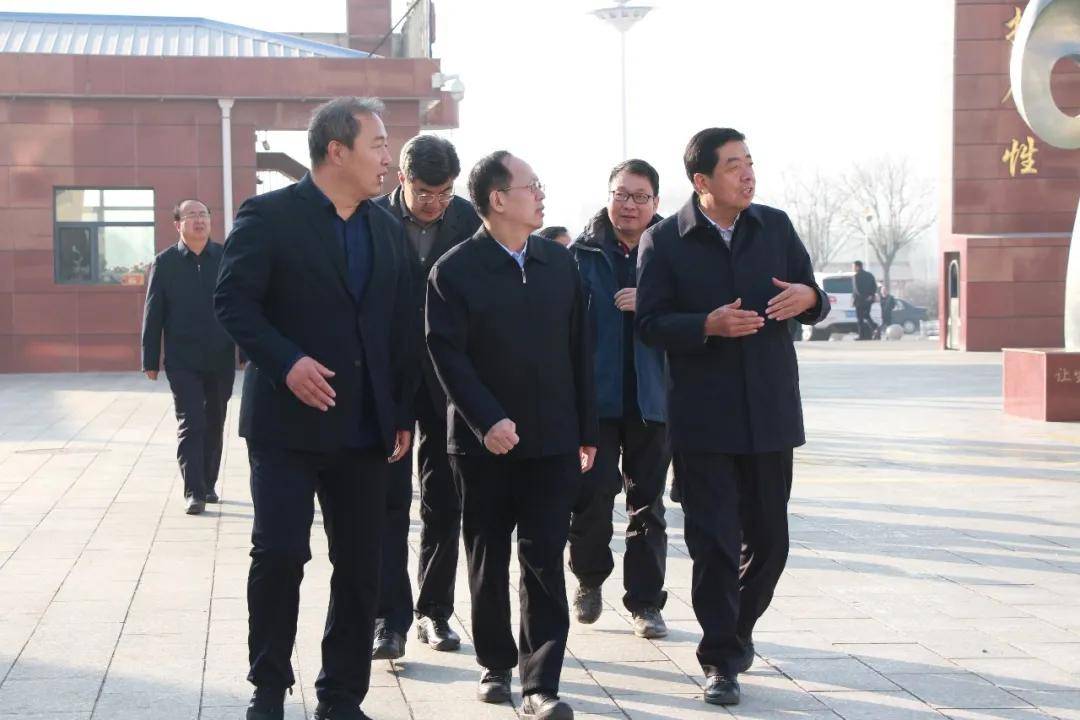 国家体育总局局长苟仲文一行莅临繁峙县滨河小学参观调研
