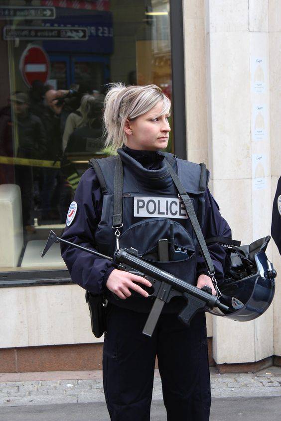 打仗不行,但我们造冲锋枪行啊,意大利贝雷塔m12