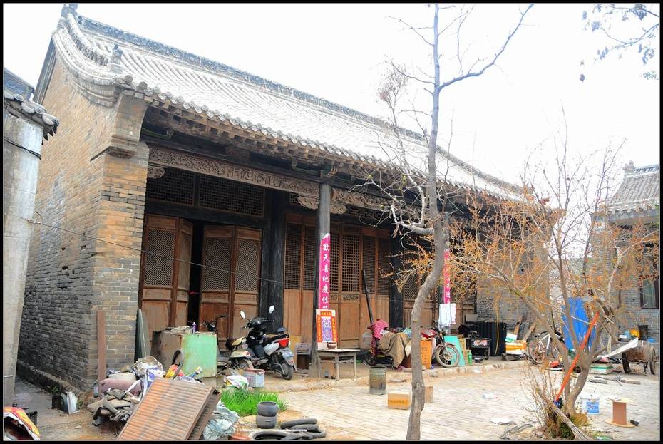 一个四合院的内部再有一点,广府古城的南大街,虽然临街建筑都是各种