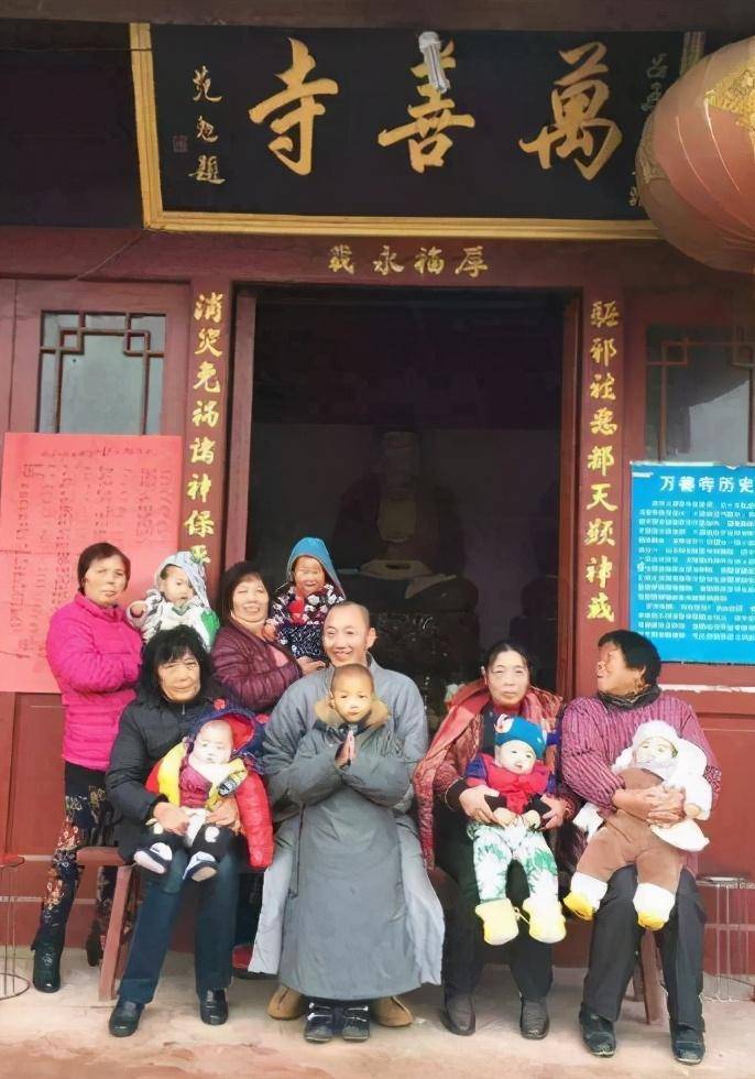 从此以后,道禄在万善寺里收容了越来越多"未婚先孕"的女子,照顾她们