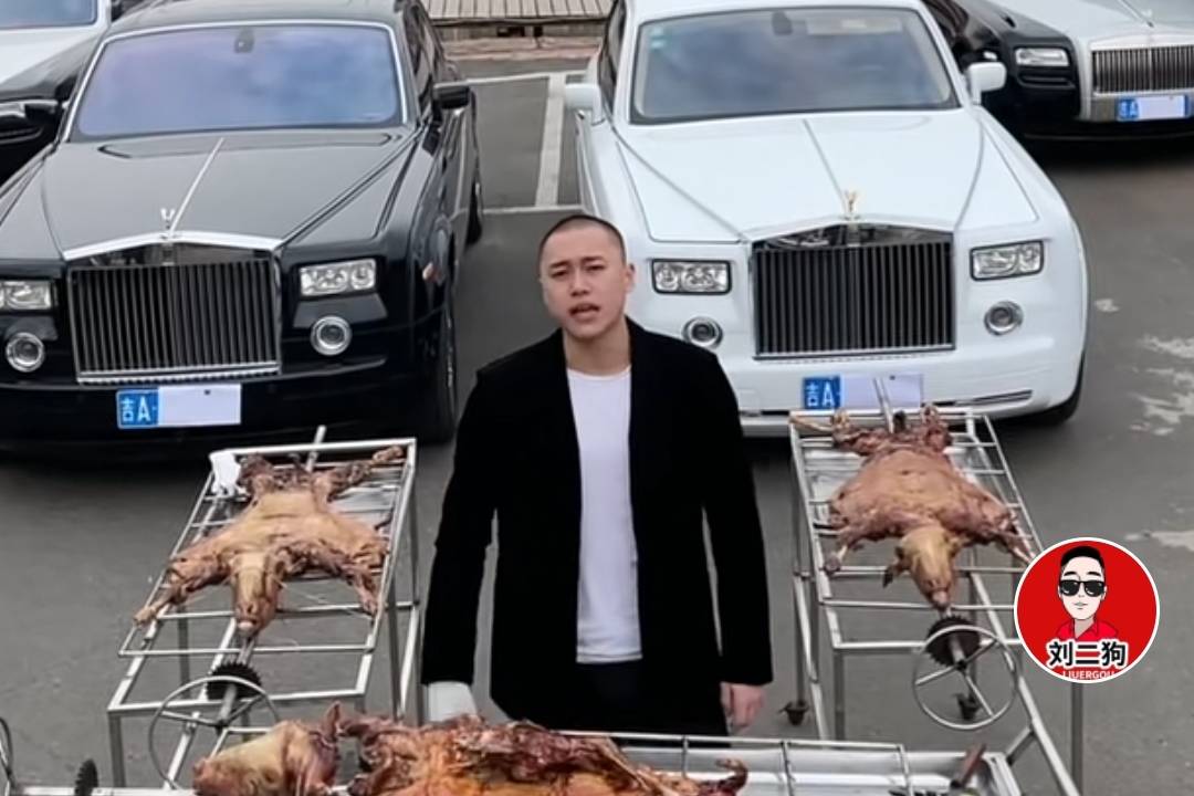 刘二狗抵达长春烤三只羊,洋洋洋去接刘二狗了,这次又来新剧本了。大家慢慢看