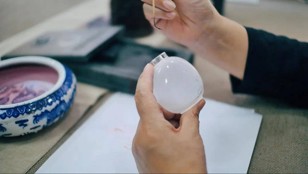 笔尖上的舞者孙鸿雁,用画笔起舞,以艺术为伴,潜心传承滇派内画