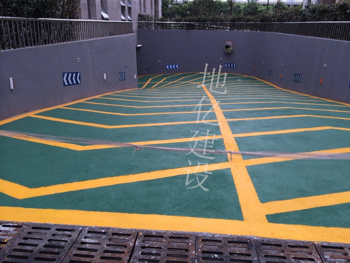 停车场斜坡用环氧防滑地坪的施工方法