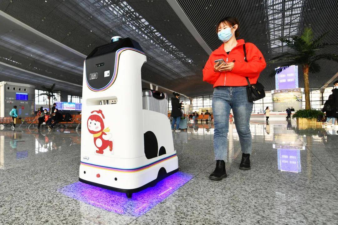 火车站也玩智能化在候车厅被机器人尾随怎么办