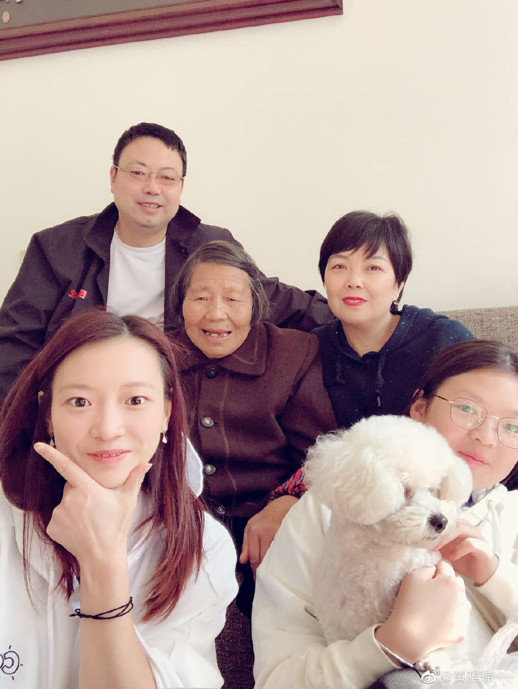 国羽世界冠军黄雅琼晒一家五口全家福,温馨有爱其乐融融_手机搜狐网
