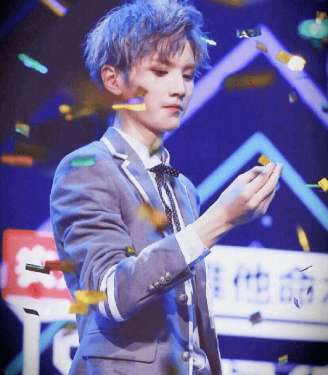 著名小鲜肉为维护粉丝,与路人发生冲突?网友:知名男星?不认识_灵超