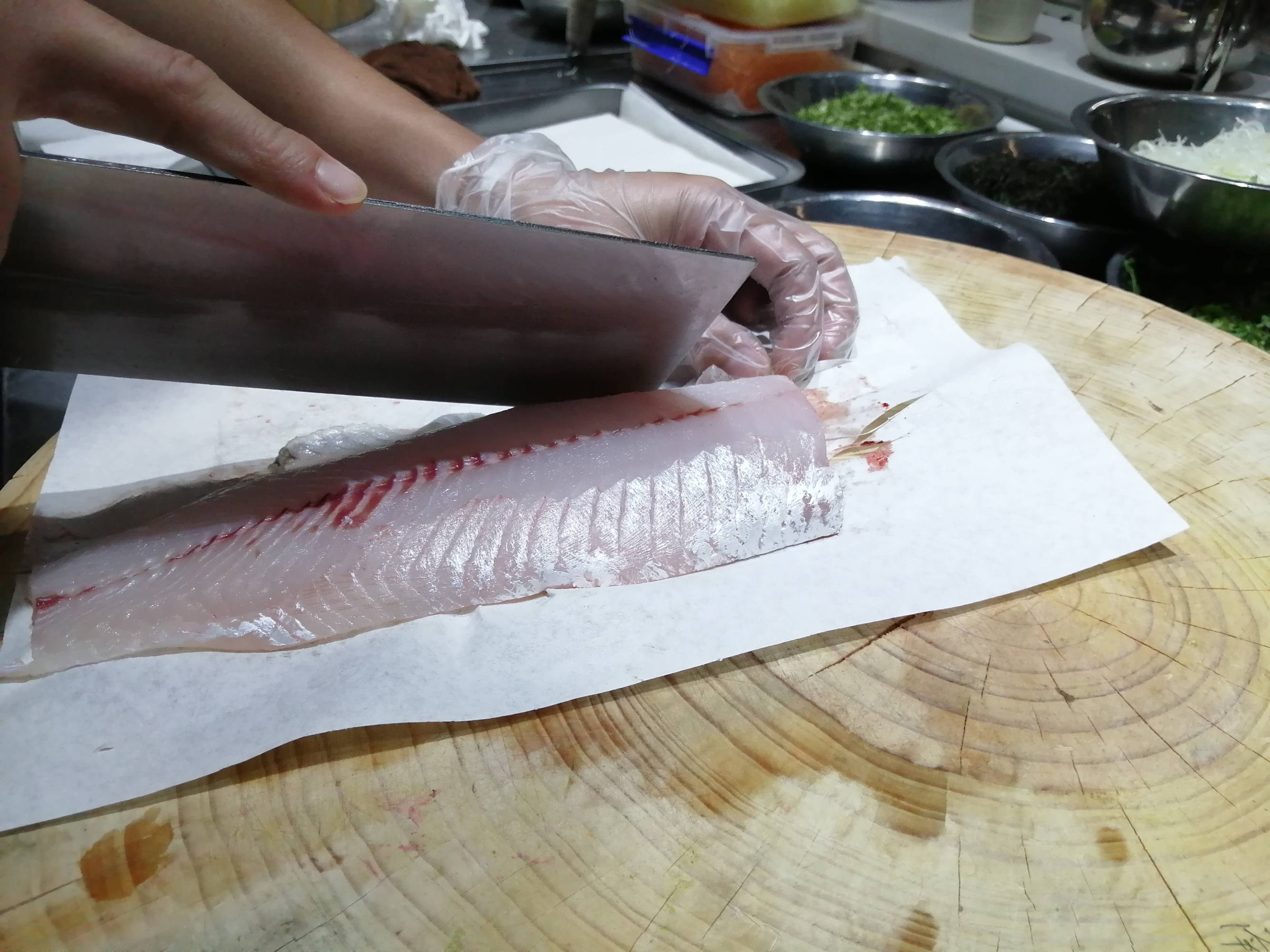 横县鱼生全国著名看南乡仔的年轻厨师刀工多快简直行云流水