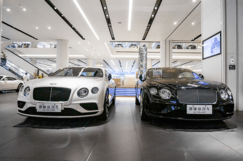 顶级名车密度最高的地方全球最大二手车展厅澳康达一楼