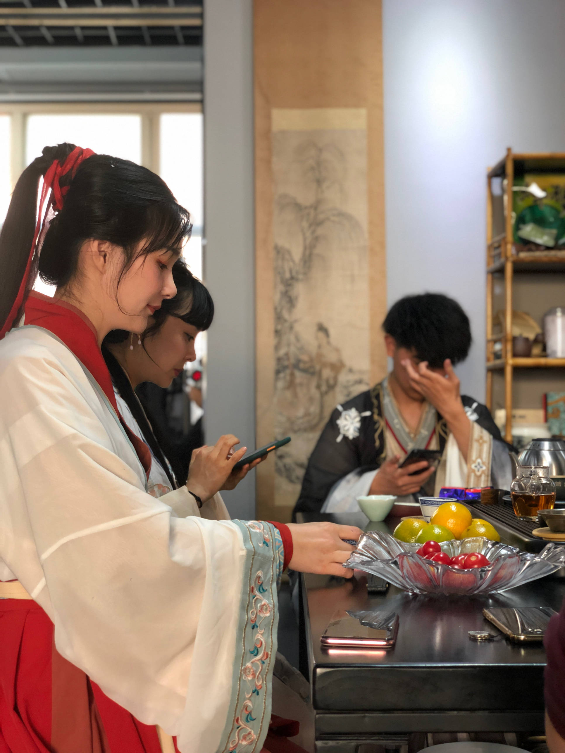 宜兴范家壶庄汉服与紫砂陶刻茶会侧记