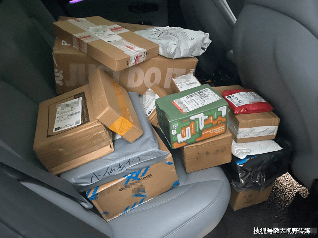 女生运快递有多拼,萌娃吐真相:我妈就有119单