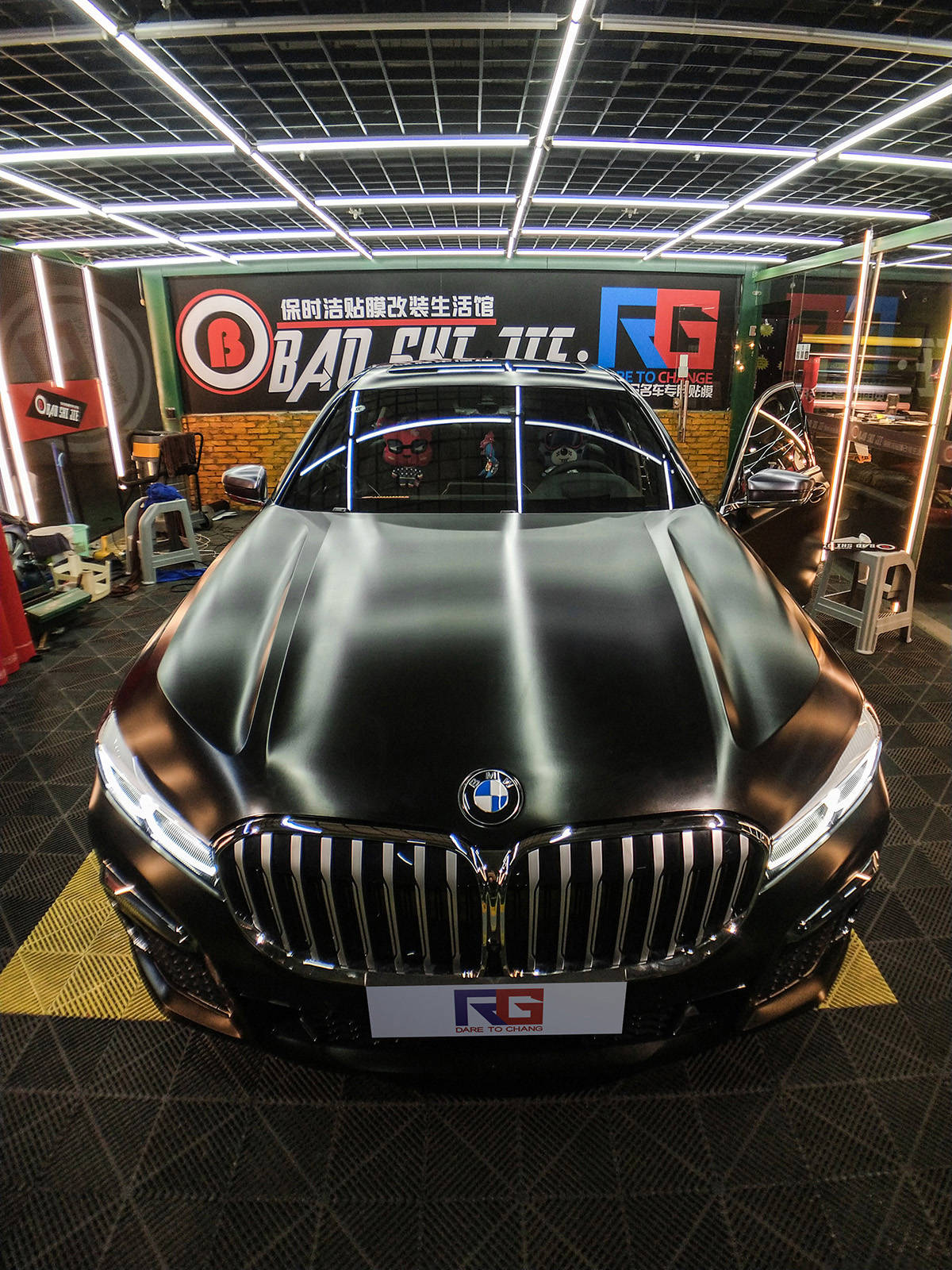 宝马740li车身改色电光黑rg瑞集改色膜陕西西安加盟