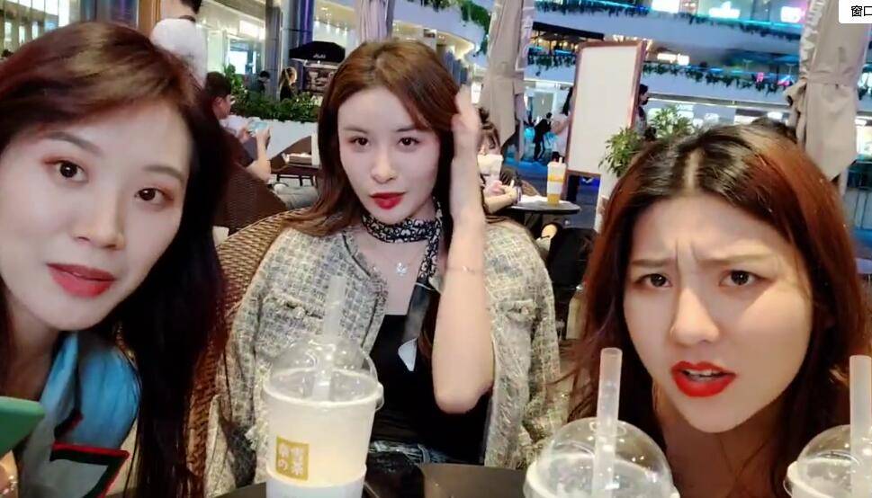 斗鱼户外一哥为搭讪妹子故意秀法拉利钥匙 没料到对方转身离开