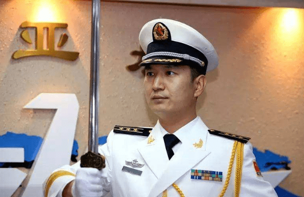 中国海军军官佩刀图片