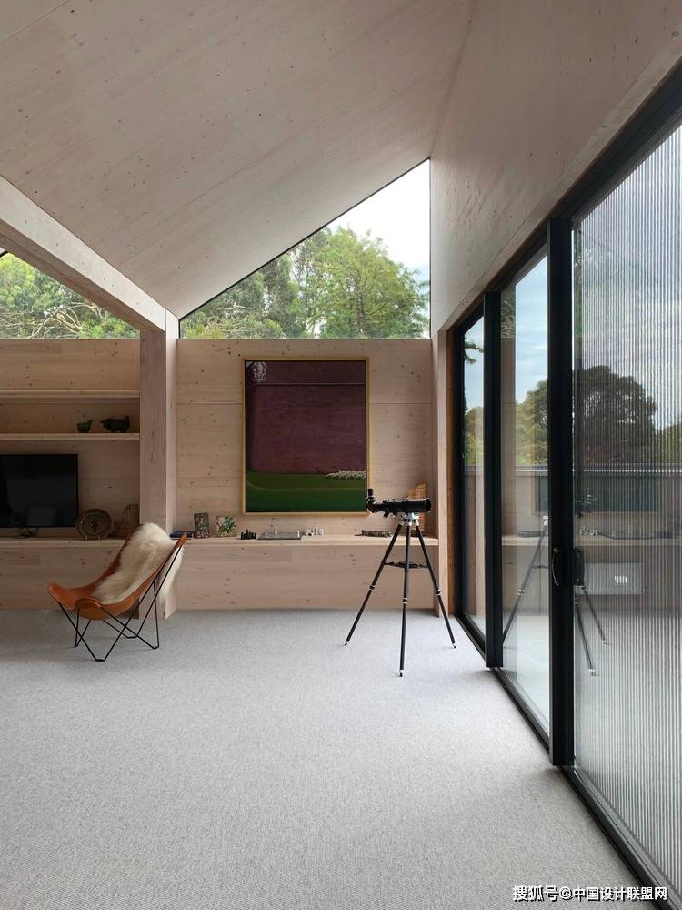 锯齿状大天窗,木结构住宅