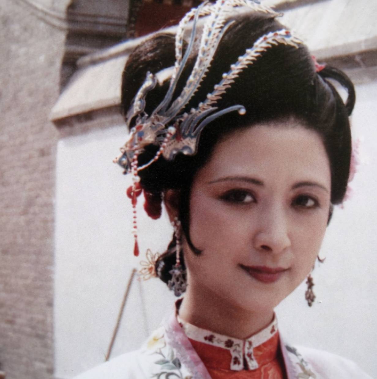 尤二姐尤二姐是红楼梦中的人物,也是一个悲剧人物.