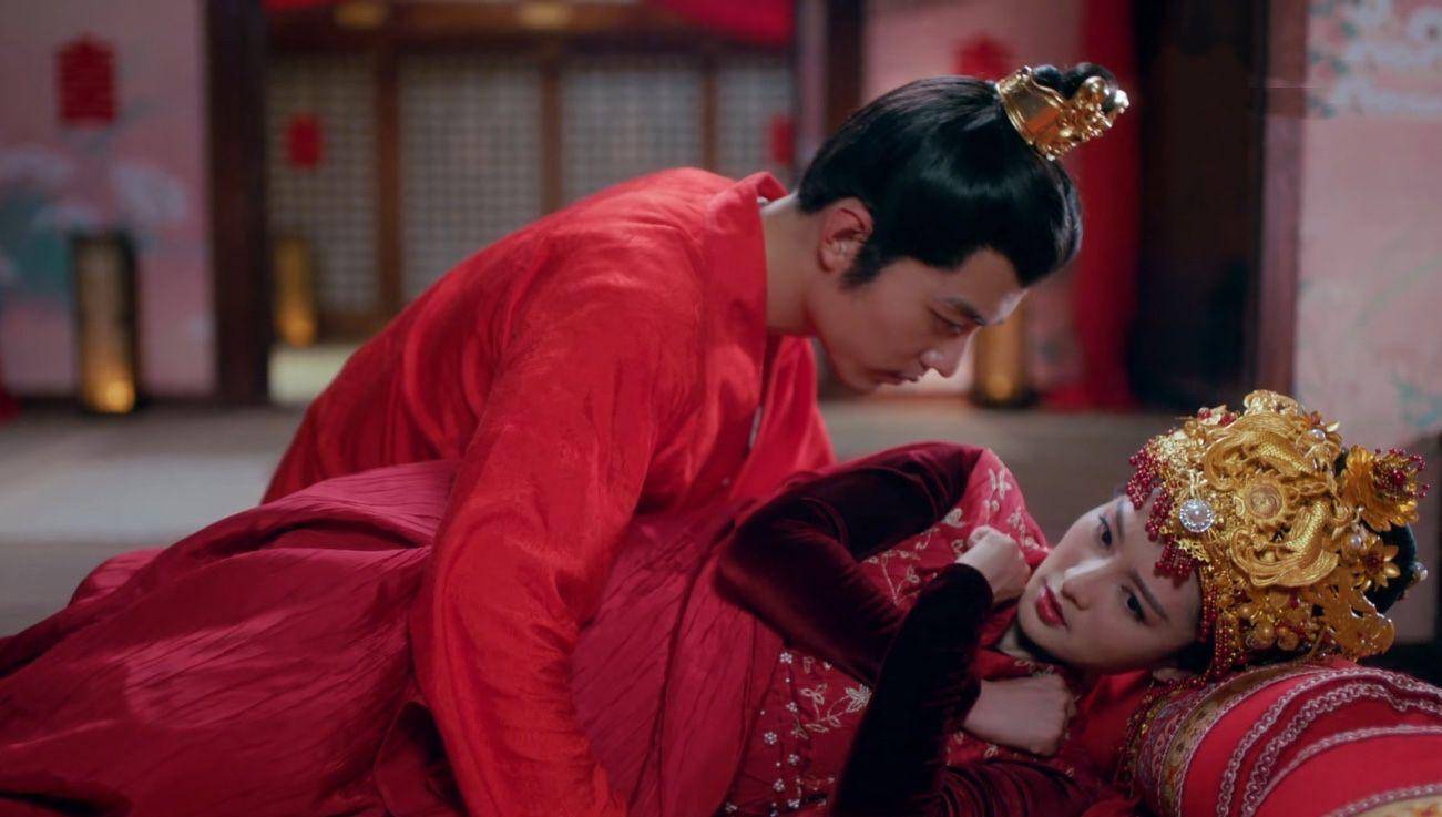 《狼殿下》肖战和李沁"洞房",这眼神和动作太撩,演技提高太多