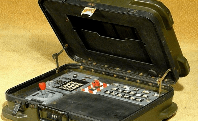 按下核武器发射按钮的条件是什么?一般分为两个,达到比较难