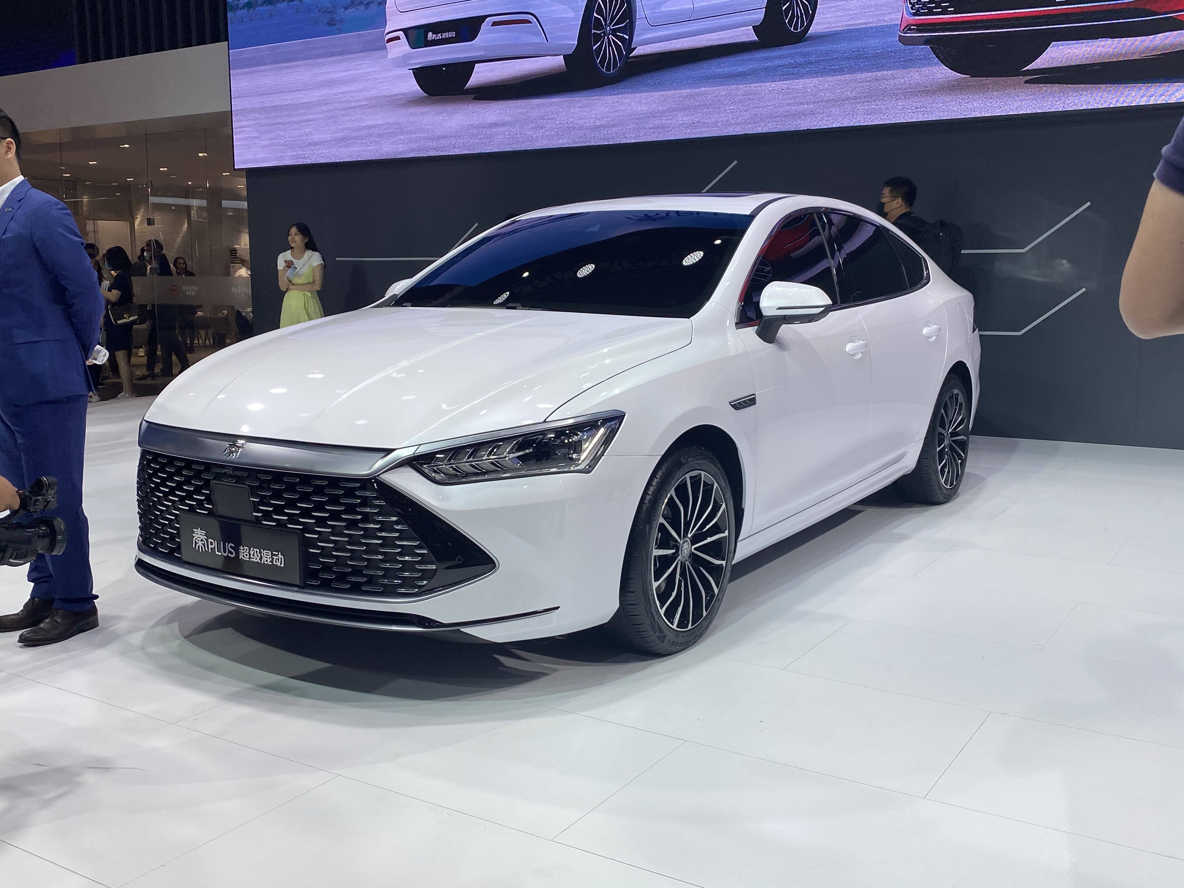 广州车展实拍比亚迪秦plus 节油是最大亮点_手机搜狐网