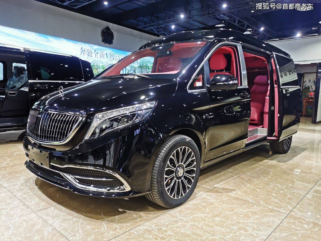 奔驰专为辣妈设计的一款迈巴赫商务车,十足的少女心