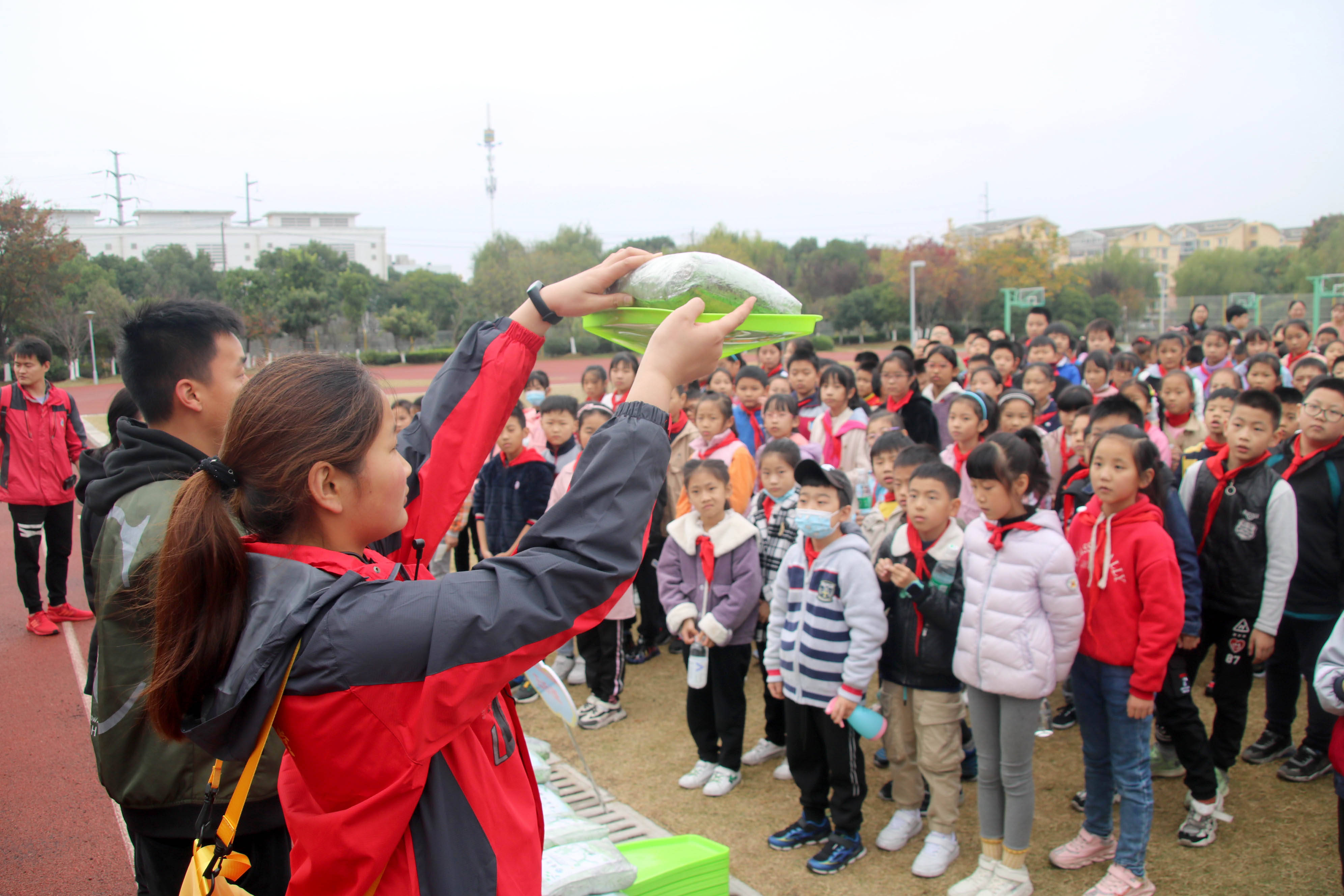 课堂"昆山市千灯中心小学开展劳动教育实践活动-搜狐大视野-搜狐新闻