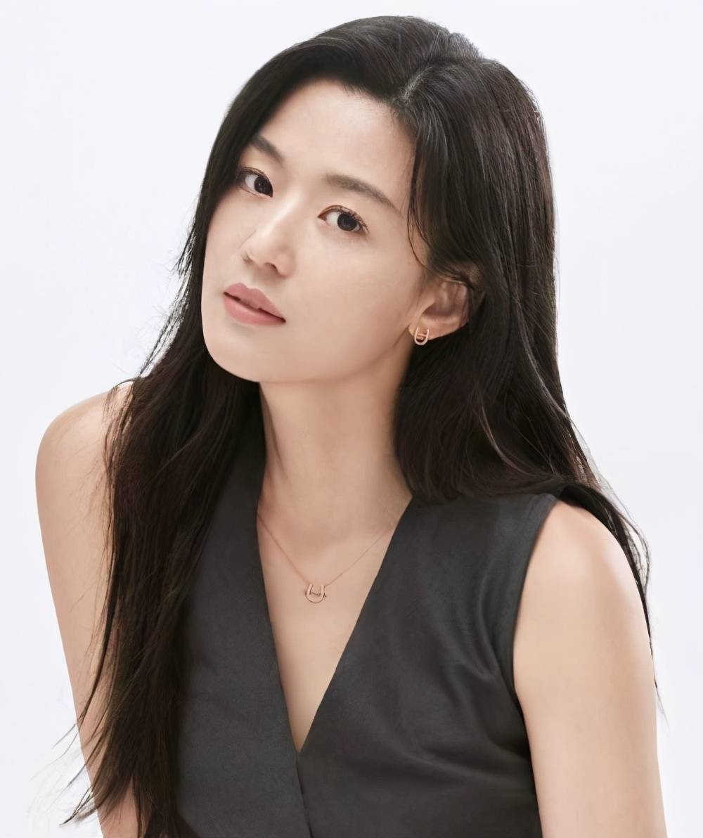 原创全智贤最新画报曝光演绎不同造型的女神颜值状态也太好了吧