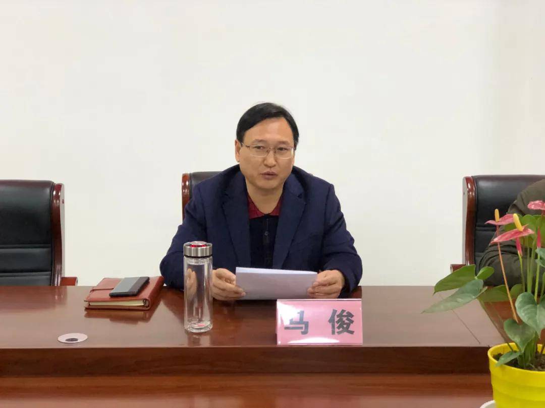11月19日上午,西峡县委副书记,县长马俊在县全域旅游集散中心主持召开