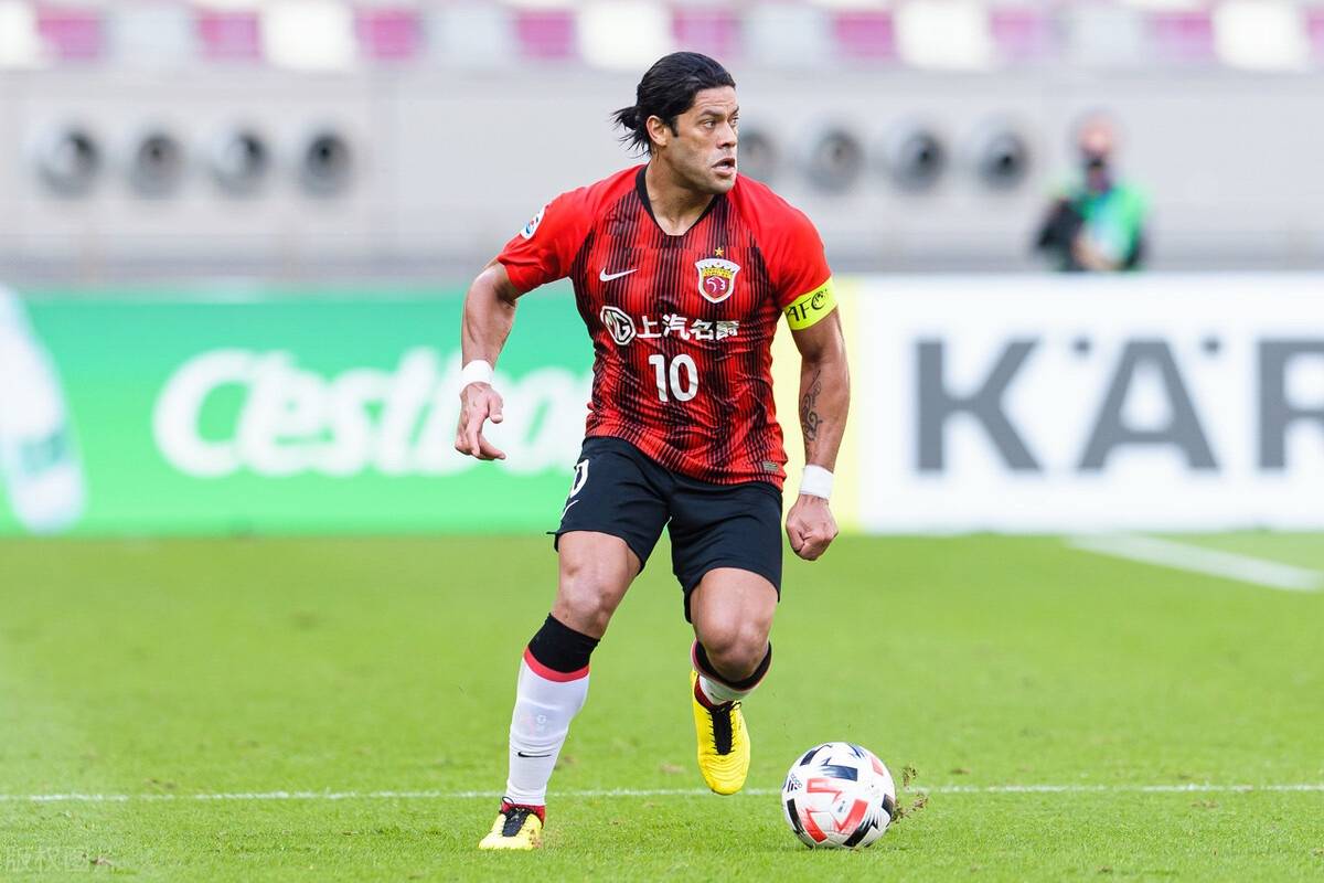李圣龙梅开二度,上港2-1逆转悉尼取得亚冠开门红_胡尔克