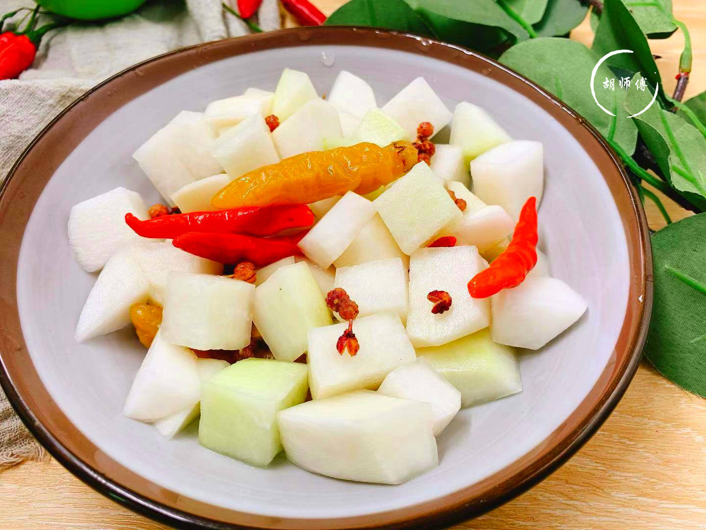 原创泡萝卜时很多人放错了水难怪萝卜不香不脆而且还长白霉