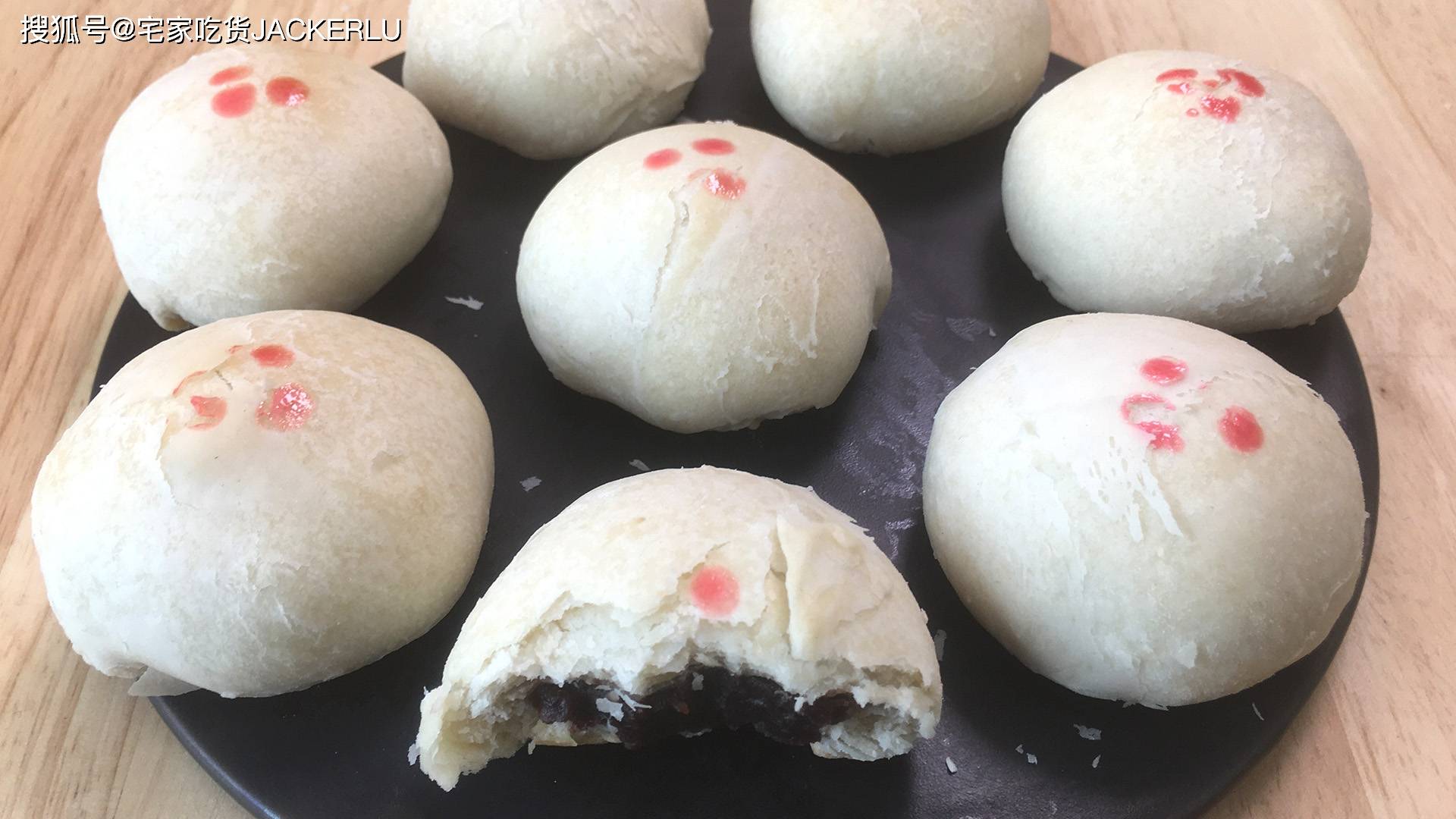 苏式豆沙月饼层层酥脆一口下去甜蜜满满特别好吃