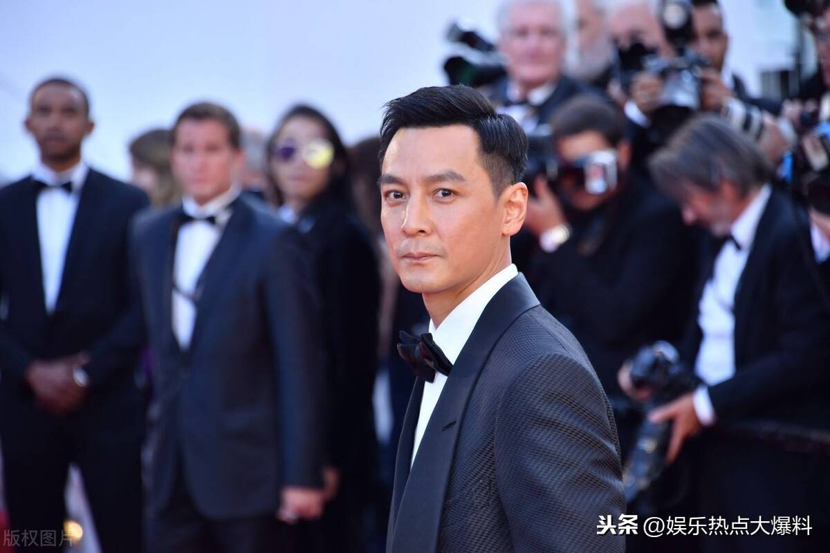 王千源吴彦祖电影除暴打戏抢战犯罪面面俱到浴巾怎么打都不掉